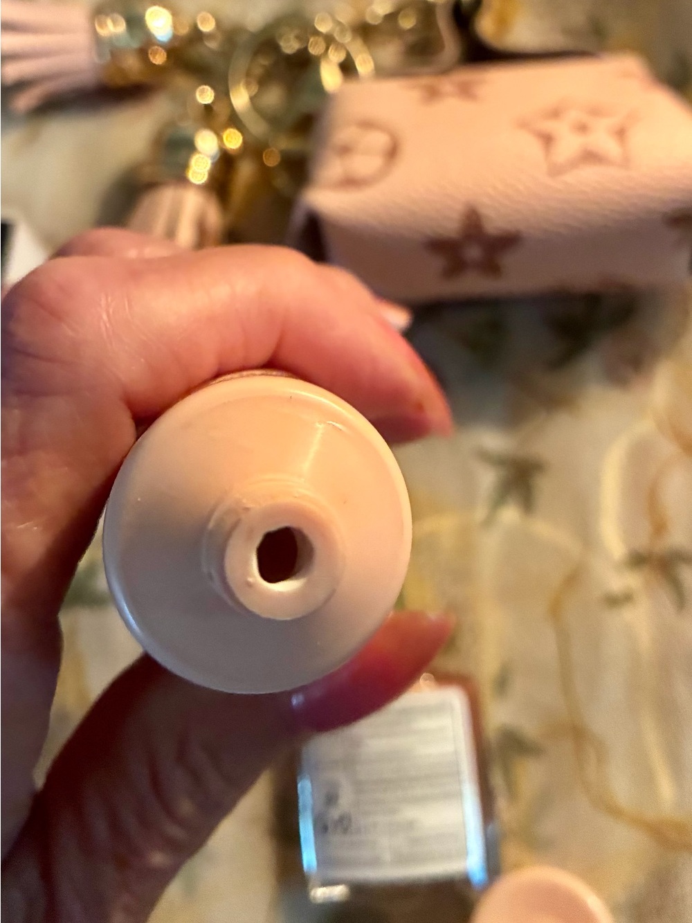 Luxe Foundation Tube in Light to Medium Nude - Picture 5 of 5